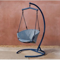 Fauteuil suspendu Aliga en aluminium et rotin bleu VeryForma Fauteuil suspendu Aliga en aluminium et rotin bleu VeryForma